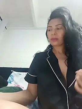 DaphneRosses online show from June 20, 3:06 pm