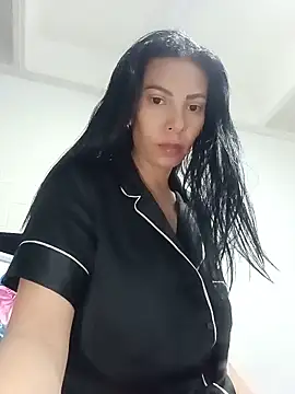 DaphneRosses online show from June 10, 1:12 pm