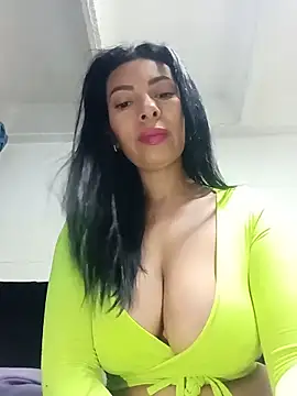Snapshot of DaphneRosses chatting on May 6, 1:59 pm DaphneRosses online show from May 6, 1:59 pm