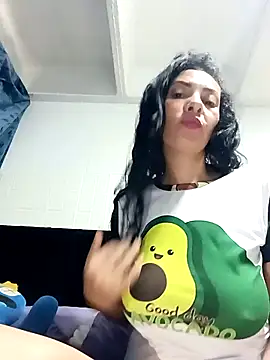 DaphneRosses online show from March 26, 2:04 pm