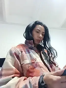 DaphneRosses online show from July 17, 2:36 pm