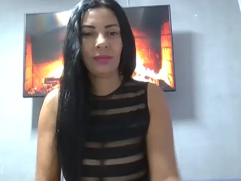 Snapshot of DaphneRosses chatting on September 10, 2:05 pm DaphneRosses online show from September 10, 2:05 pm