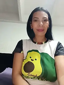 Snapshot of DaphneRosses chatting on May 26, 1:53 pm DaphneRosses online show from May 26, 1:53 pm