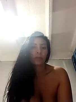 Snapshot of DaphneRosses chatting on December 13, 8:04 pm DaphneRosses online show from December 13, 8:04 pm