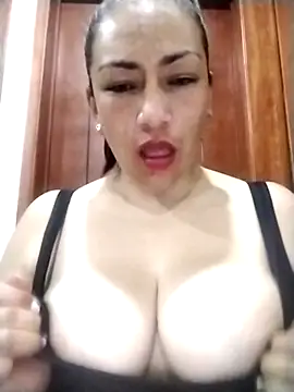 Snapshot of Carlasm- chatting on November 5, 10:46 pm Carlasm- online show from November 5, 10:46 pm