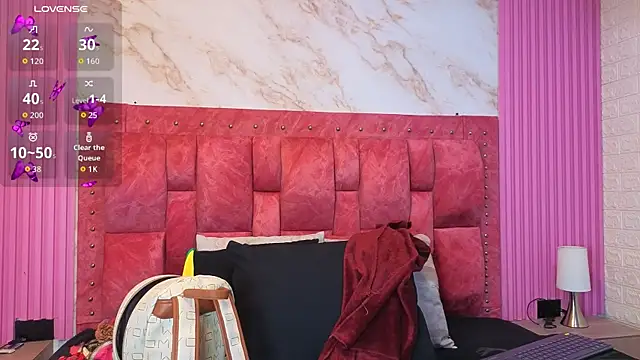 goldilockss15 online show from April 6, 11:00 am