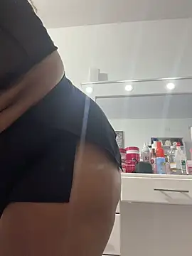 Snapshot of AlesiaCooper chatting on June 17, 2:55 am AlesiaCooper online show from June 17, 2:55 am