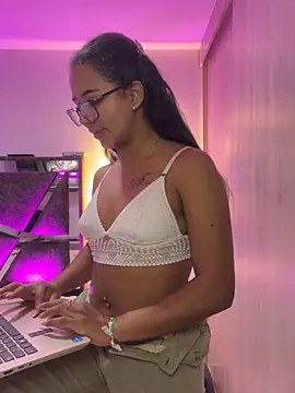Snapshot of sofi_grisaless chatting on October 26, 12:00 am sofi grisaless online show from October 26, 12:00 am