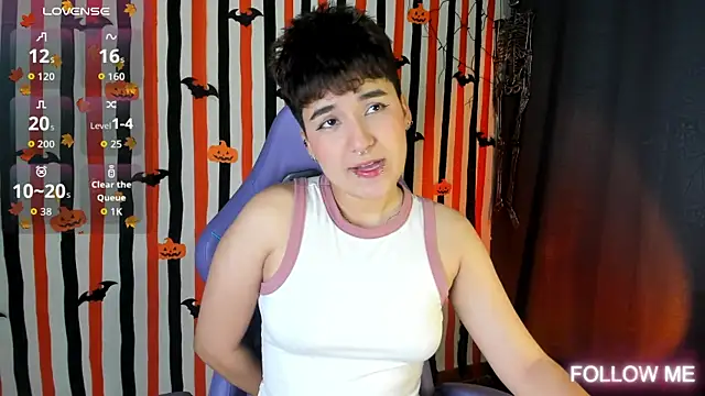 Snapshot of emma_cute7 chatting on October 17, 2:15 am emma cute7 online show from October 17, 2:15 am