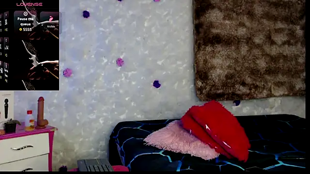 bella warzon online show from April 8, 8:54 pm