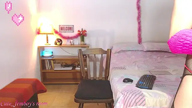 Snapshot of cute_femboy420 chatting on December 18, 1:22 am cute femboy420 online show from December 18, 1:22 am