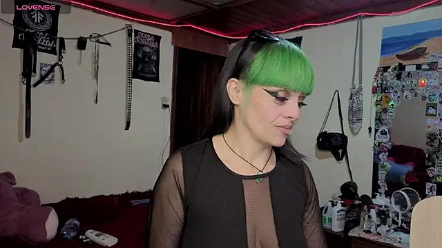 freyaa sorcerees online show from December 17, 5:34 am