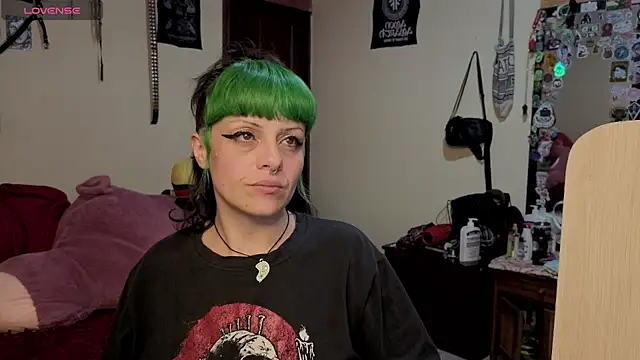 freyaa sorcerees online show from December 15, 4:40 am