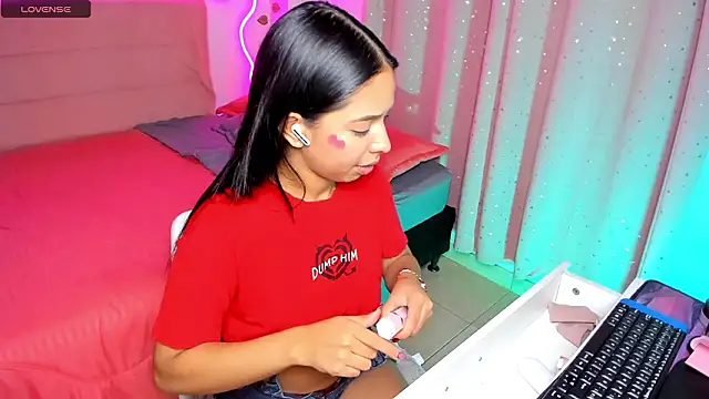 Vickysth online show from March 9, 11:30 pm