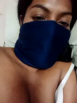 Snapshot of naughtyreva chatting on March 8, 10:34 pm naughtyreva online show from March 8, 10:34 pm