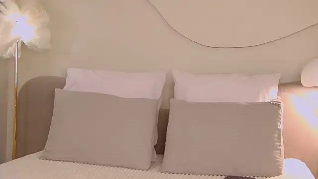 Snapshot of MiraBliss chatting on October 3, 5:47 pm MiraBliss online show from October 3, 5:47 pm