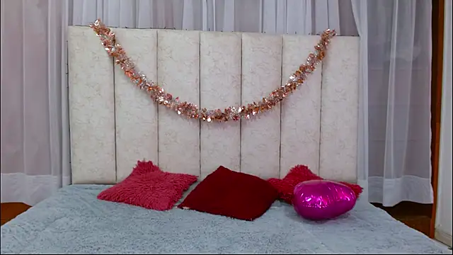 violettsuncs online show from March 21, 9:01 pm