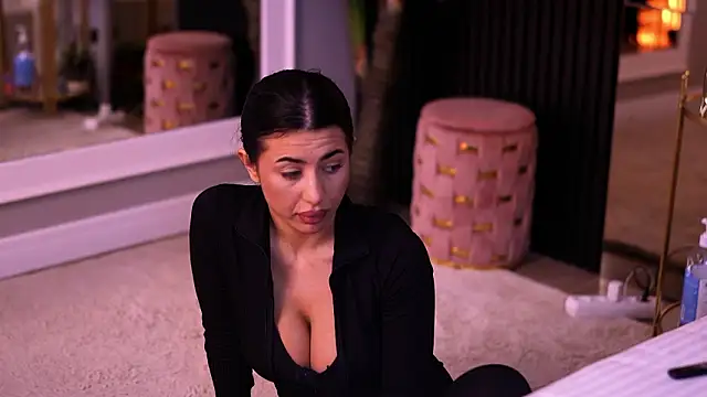 TanyaVonDe online show from March 17, 6:00 pm