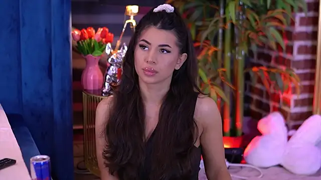 TanyaVonDe online show from February 15, 7:02 pm