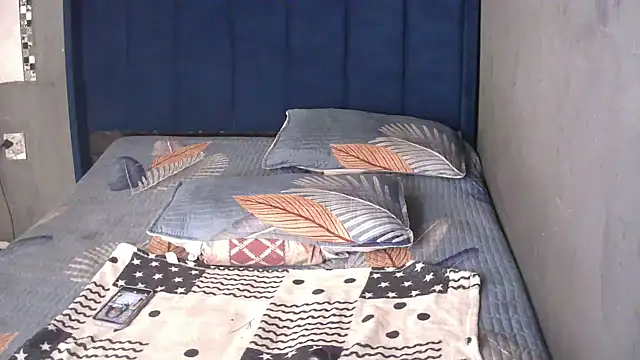 Snapshot of SexyShybarbie chatting on December 15, 4:40 am SexyShybarbie online show from December 15, 4:40 am