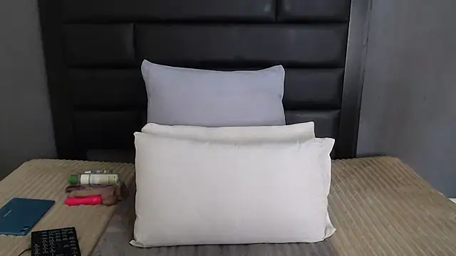 Snapshot of JuicyBigClitt chatting on September 26, 8:43 am JuicyBigClitt online show from September 26, 8:43 am