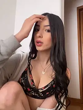 MagieeThomson online show from October 8, 7:25 pm