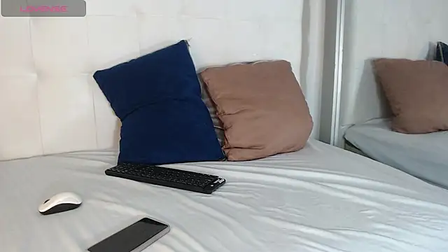 willow smitt online show from December 15, 12:22 pm