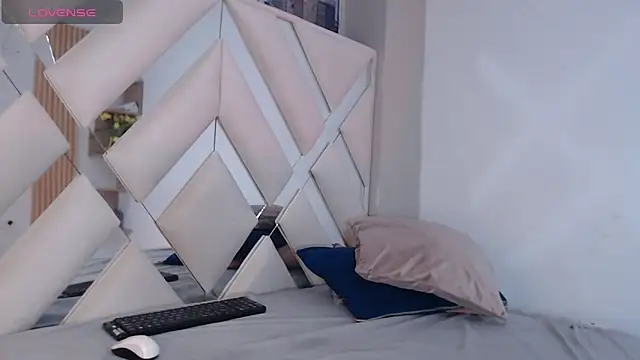 willow smitt online show from March 11, 12:54 pm