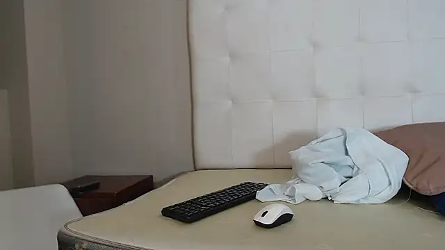 willow smitt online show from January 12, 12:12 pm