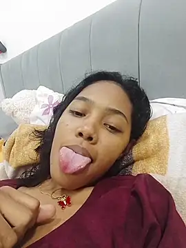 willow smitt online show from February 19, 1:46 am