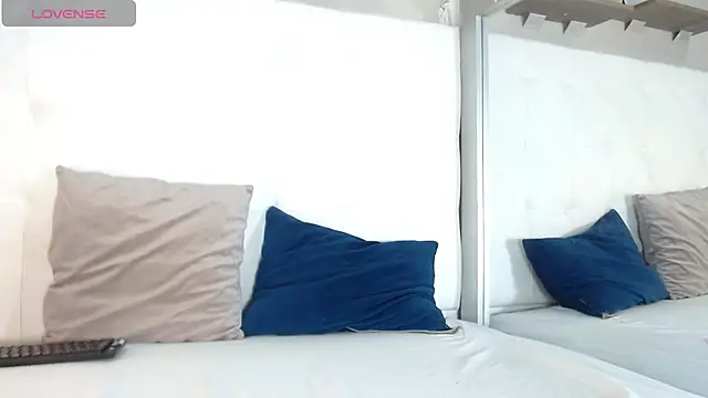 willow smitt online show from November 25, 12:49 pm