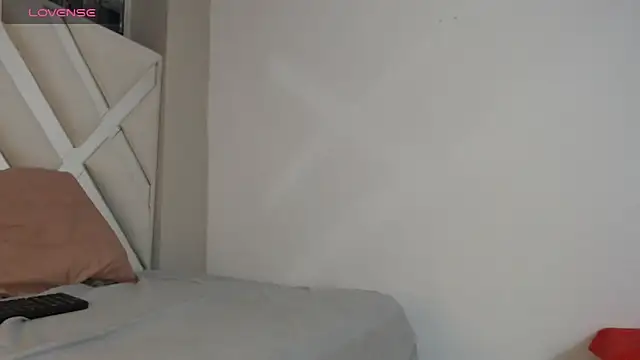 willow smitt online show from February 13, 1:44 pm