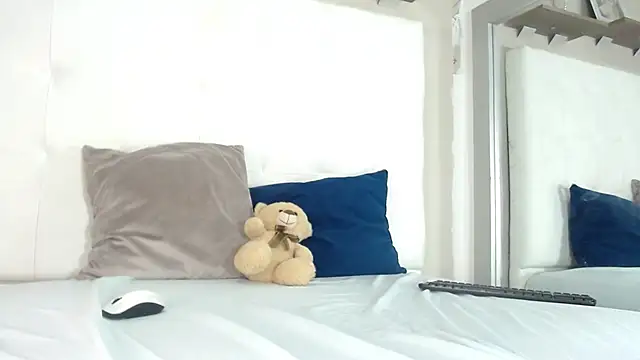 willow smitt online show from October 29, 12:59 pm