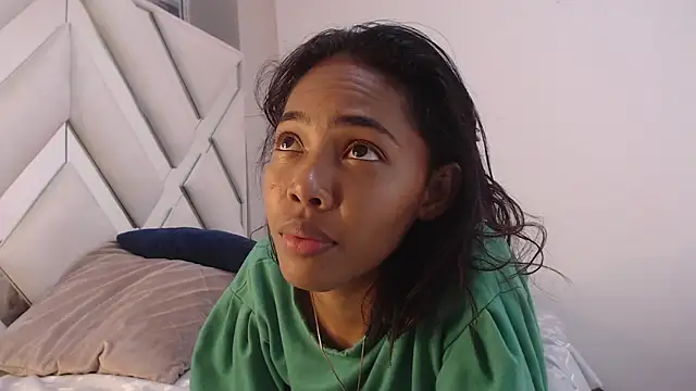 willow smitt online show from March 25, 1:32 pm