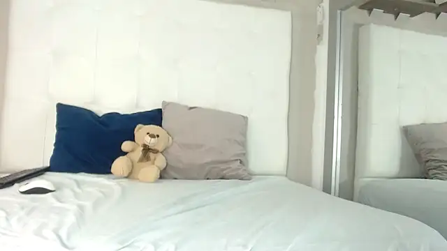 willow smitt online show from October 27, 3:13 pm