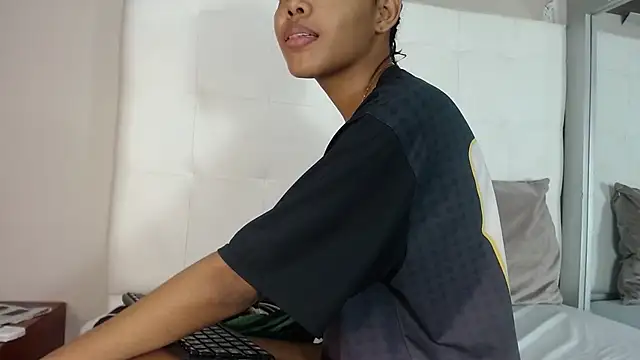 willow smitt online show from November 7, 1:04 pm