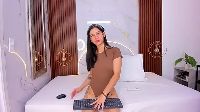 lucianasmith  online show from March 12, 8:02 pm