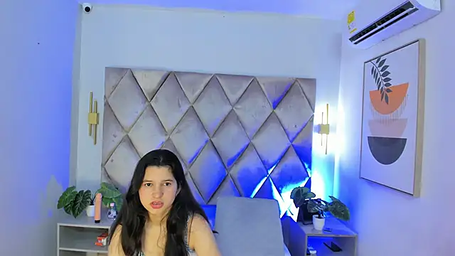 Snapshot of lucianasmith_ chatting on March 15, 12:02 pm lucianasmith online show from March 15, 12:02 pm