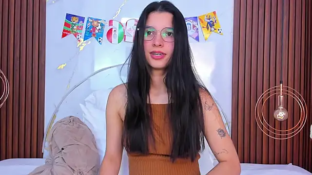Snapshot of lucianasmith_ chatting on July 9, 8:52 pm lucianasmith online show from July 9, 8:52 pm