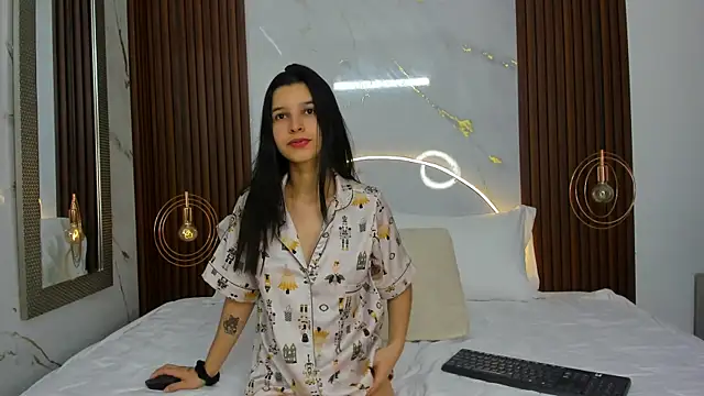 lucianasmith  online show from January 7, 12:32 pm