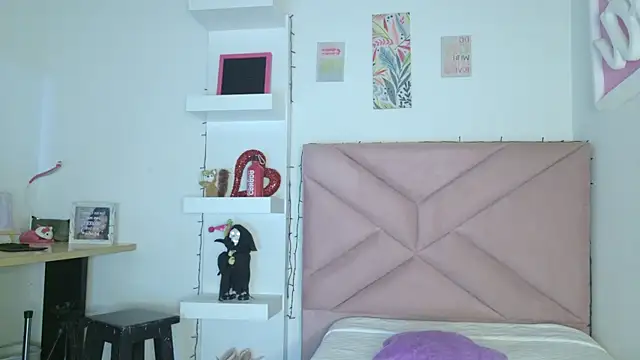 eva sin18 online show from April 8, 11:17 pm