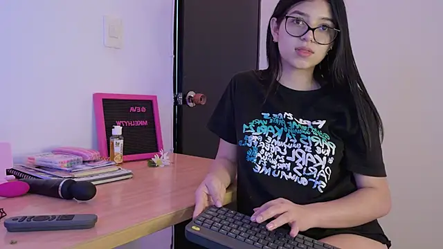 eva sin18 online show from March 13, 2:44 pm