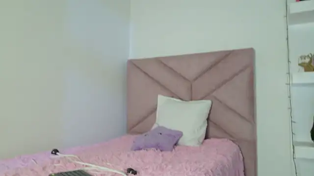 eva sin18 online show from May 6, 11:42 pm