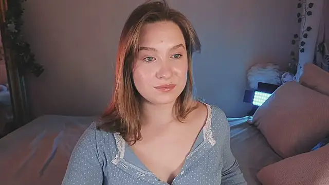 Snapshot of saint_trisha chatting on April 28, 8:24 pm saint trisha online show from April 28, 8:24 pm