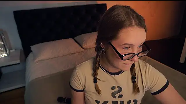 Snapshot of saint_trisha chatting on February 3, 8:25 pm saint trisha online show from February 3, 8:25 pm