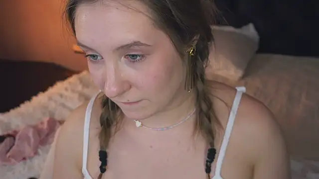 Snapshot of saint_trisha chatting on February 6, 4:41 am saint trisha online show from February 6, 4:41 am