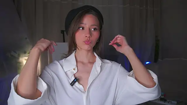 EditaBails online show from April 17, 8:00 pm