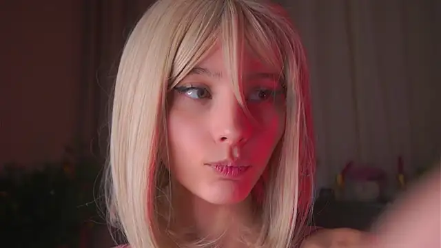 EditaBails online show from April 10, 8:16 pm