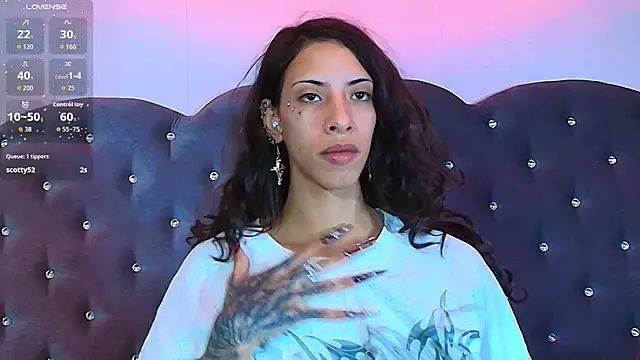 Lia Valmont online show from December 13, 8:04 pm