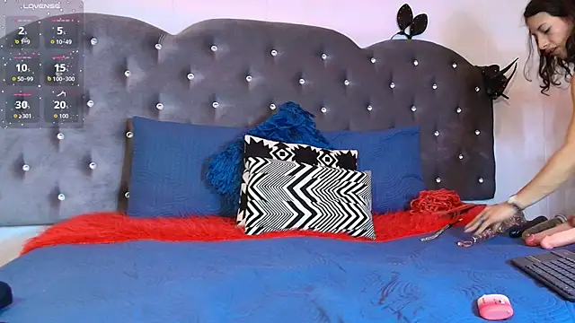 Lia Valmont online show from December 4, 12:15 pm